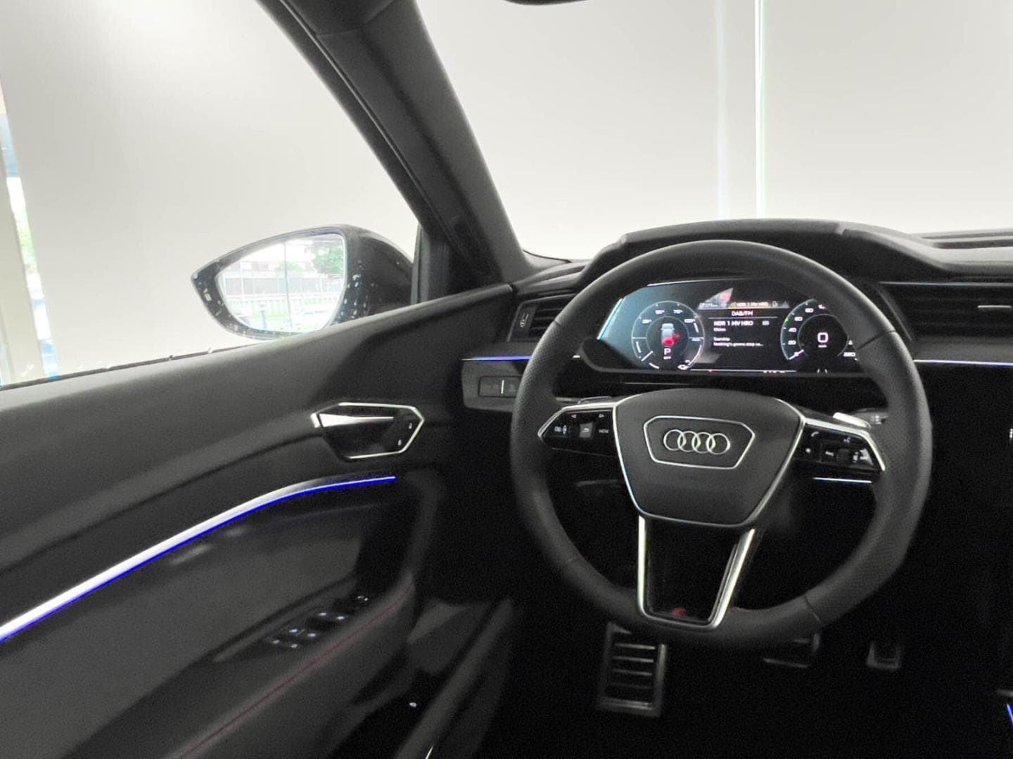 Bild über Audi Q8 Sportback e-tron S line 55 e-tron quattro - für weitere Informationen kontaktieren Sie den Audi Partner