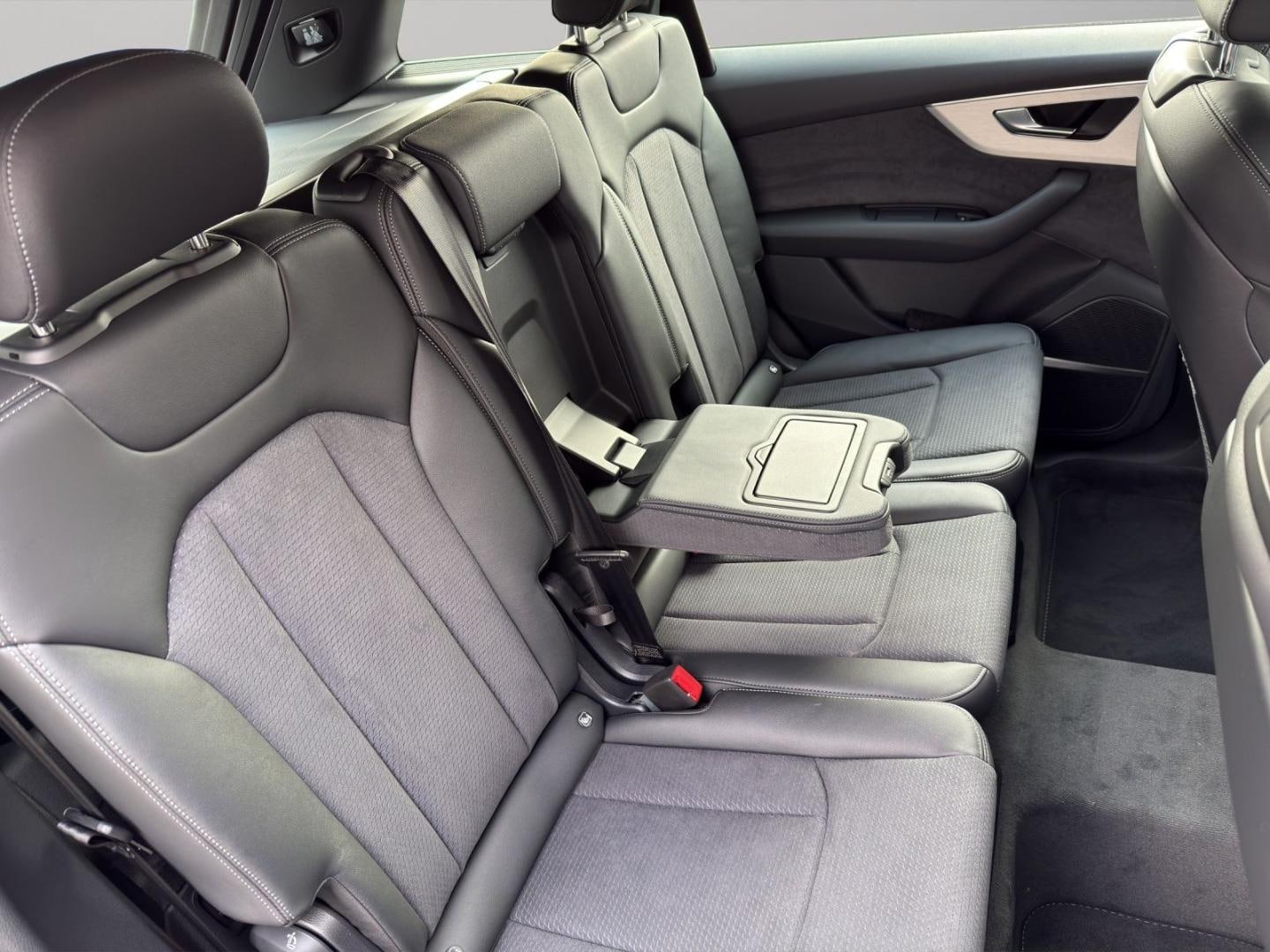 Bild über Audi Q7 SUV TDI quattro 210 kW tiptronic - für weitere Informationen kontaktieren Sie den Audi Partner