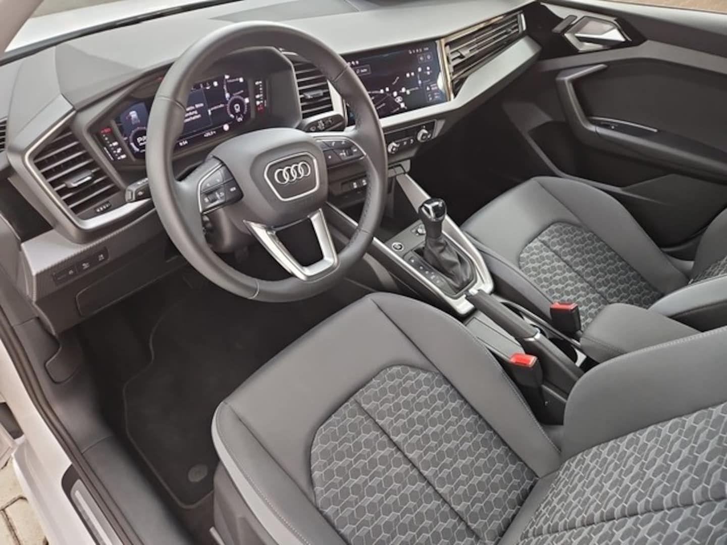 Bild über Audi A1 Sportback S line 25 TFSI S tronic - für weitere Informationen kontaktieren Sie den Audi Partner
