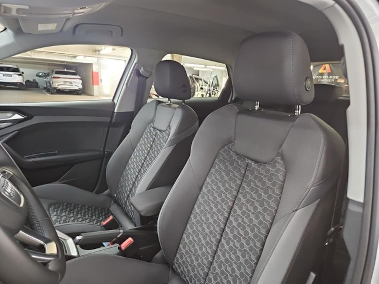 Bild über Audi A1 Sportback S line 25 TFSI S tronic - für weitere Informationen kontaktieren Sie den Audi Partner