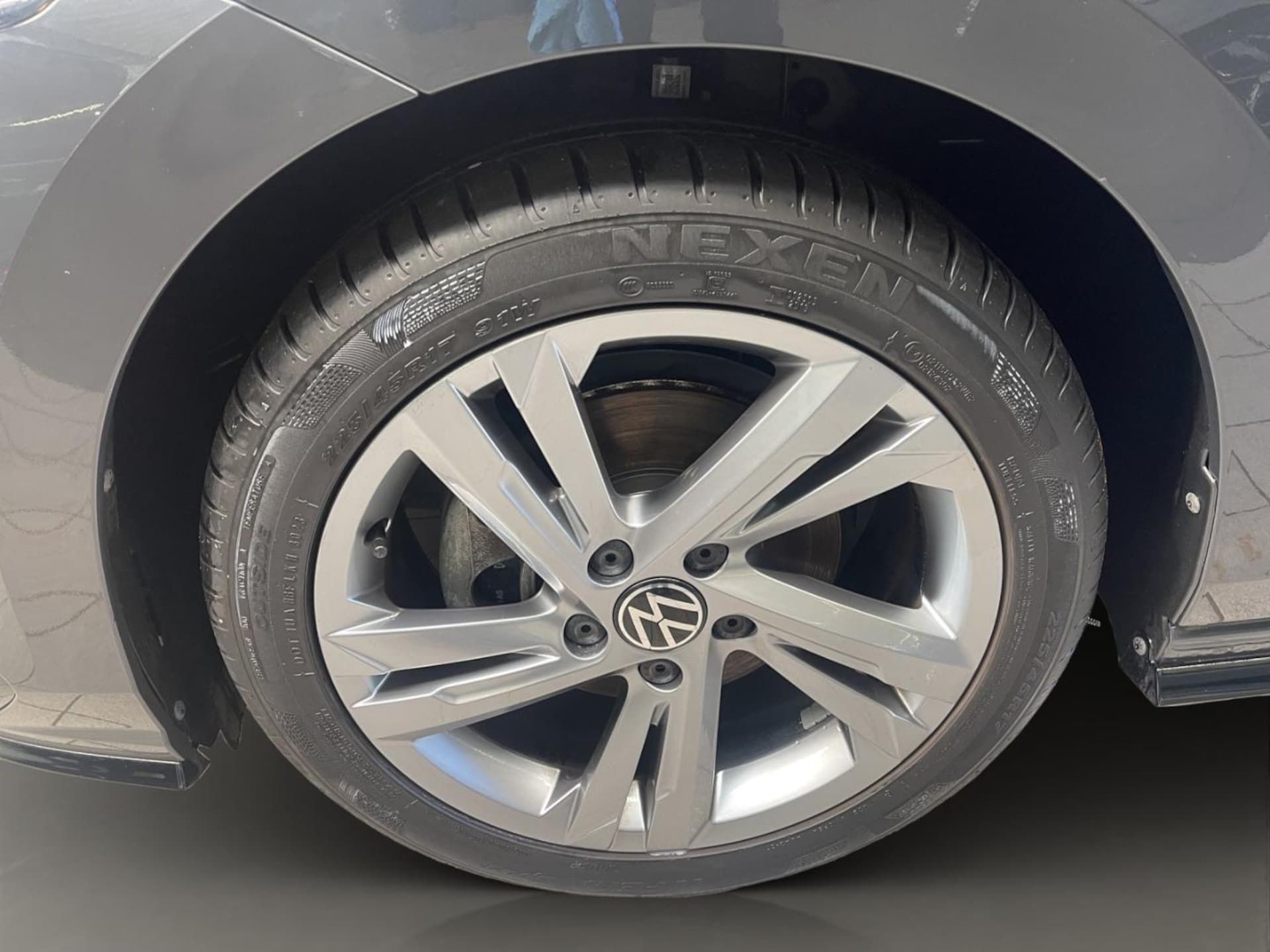 Volkswagen Golf R-Line