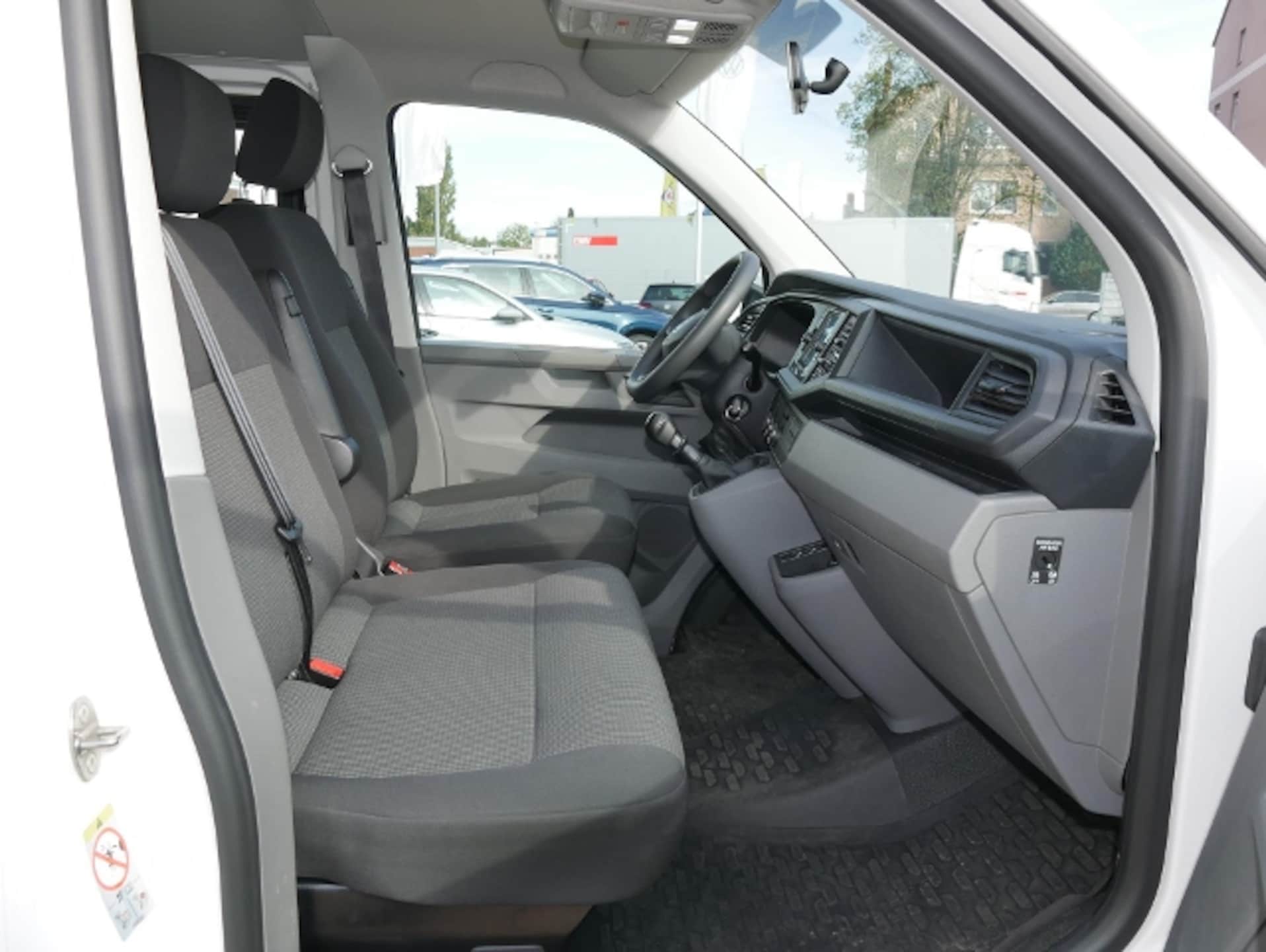 Volkswagen T6.1 Transporter Kombi langer Radstand