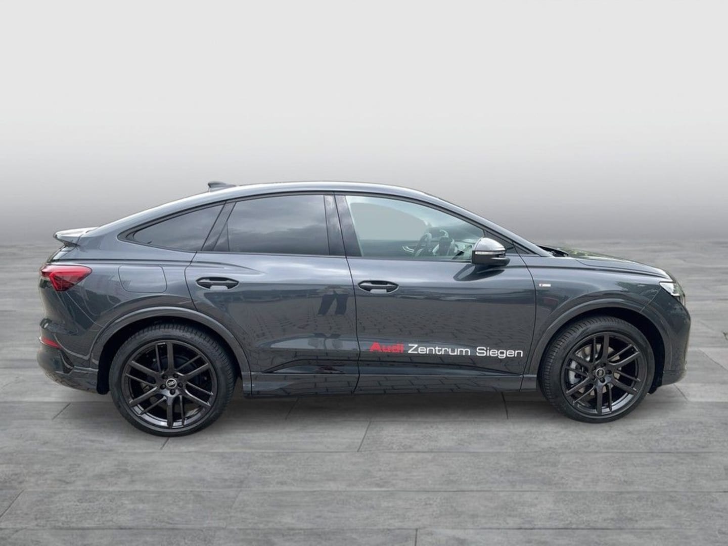 Bild über Audi Q4 Sportback e-tron e-tron quattro 220 kW - für weitere Informationen kontaktieren Sie den Audi Partner