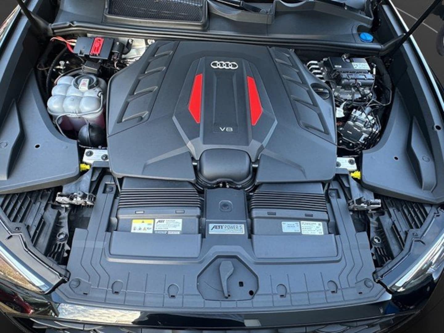 Bild über Audi SQ8 SUV TFSI quattro tiptronic - für weitere Informationen kontaktieren Sie den Audi Partner