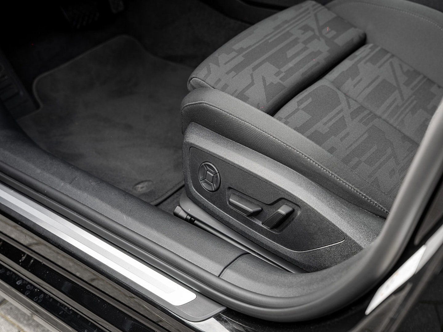 Bild über Audi A5 Avant TFSI 110 kW S tronic - für weitere Informationen kontaktieren Sie den Audi Partner