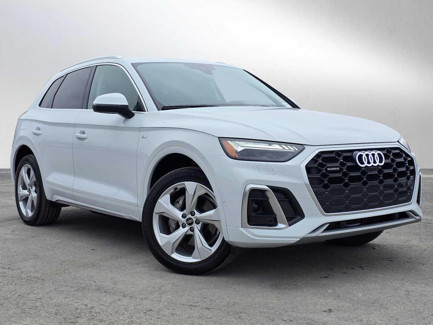 2023 Audi Q5 45 Prestige's photo