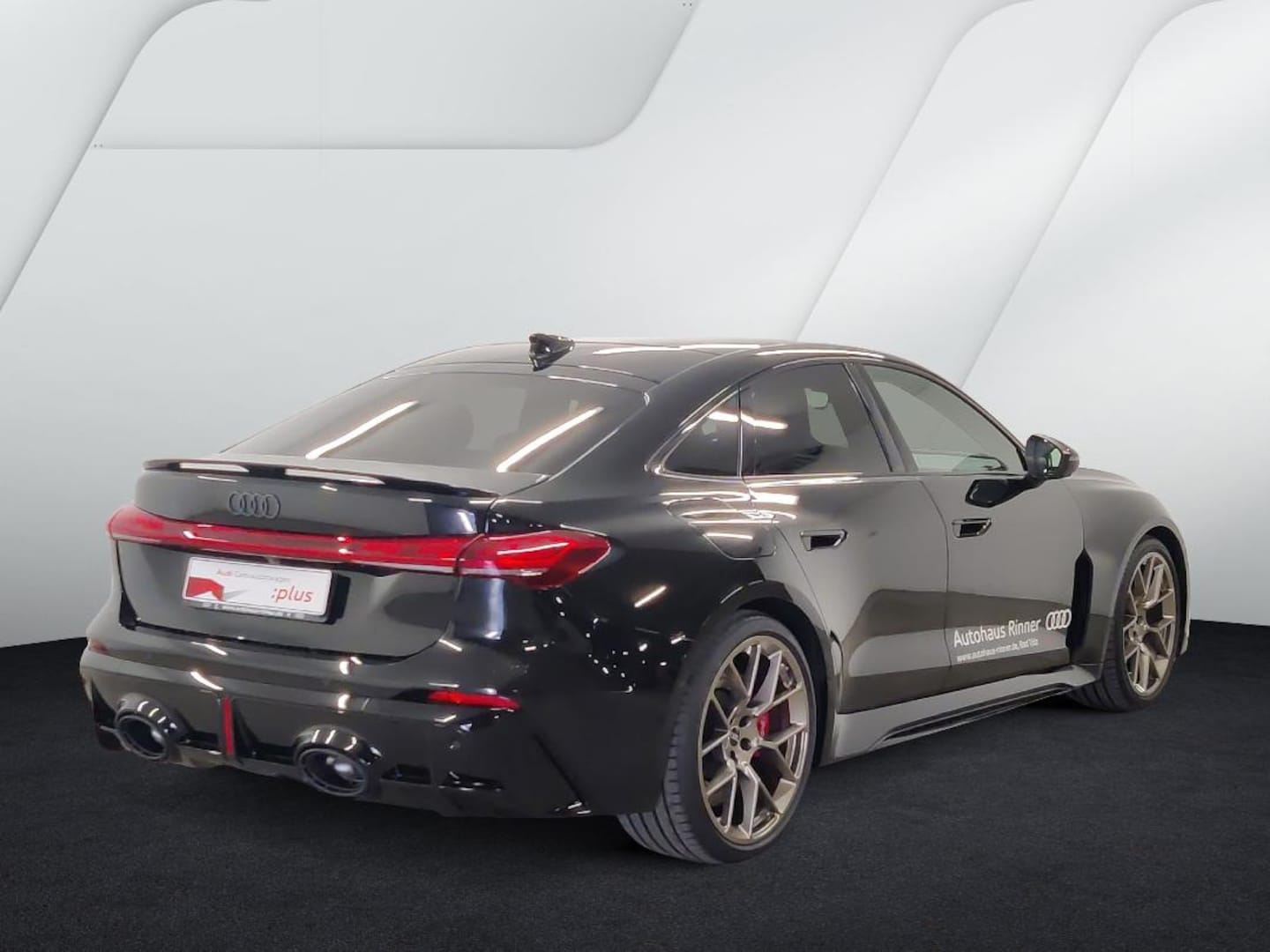 Bild über Audi RS 5 Limousine TFSI quattro 470 kW tiptronic - für weitere Informationen kontaktieren Sie den Audi Partner