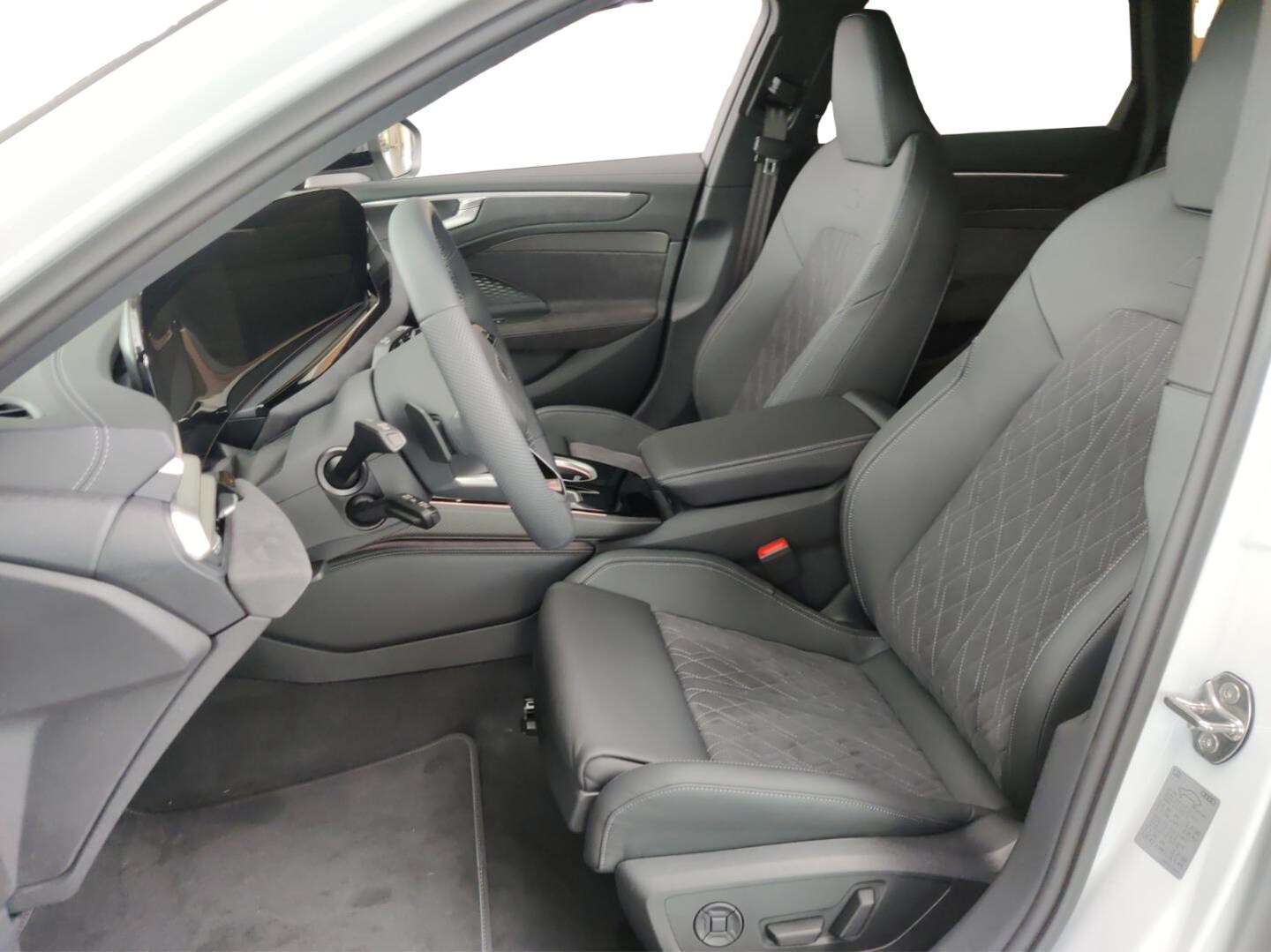 Bild über Audi A6 Avant edition one TDI quattro 150 kW S tronic - für weitere Informationen kontaktieren Sie den Audi Partner