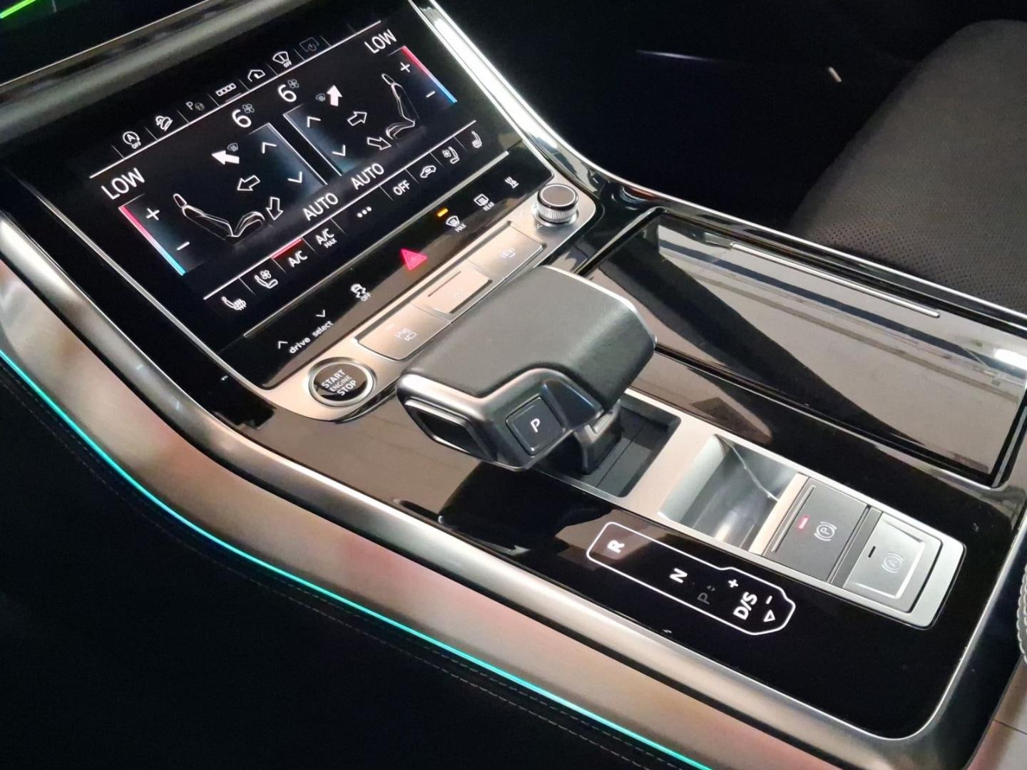 Bild über Audi Q8 SUV S line business TDI quattro 210 kW tiptronic - für weitere Informationen kontaktieren Sie den Audi Partner