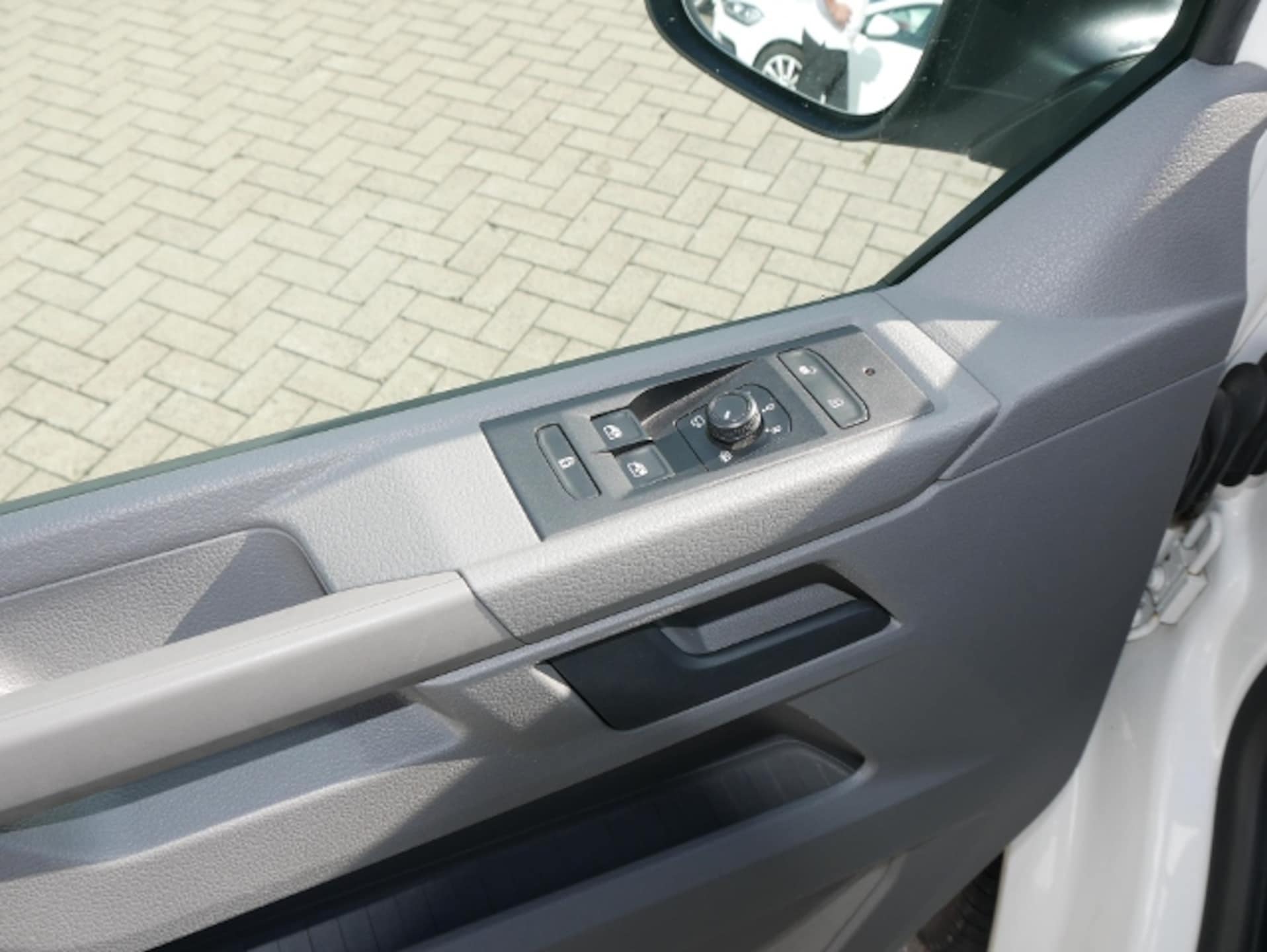 Volkswagen T6.1 Transporter Kombi langer Radstand