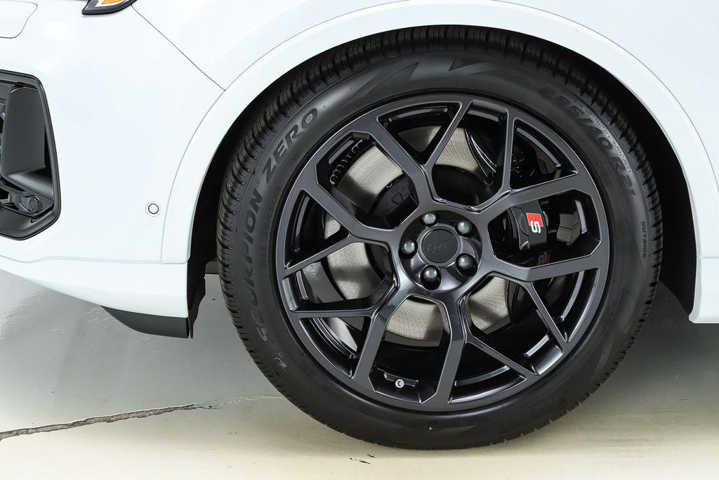 2026 Audi SQ7 Premium Plus - Photo 8