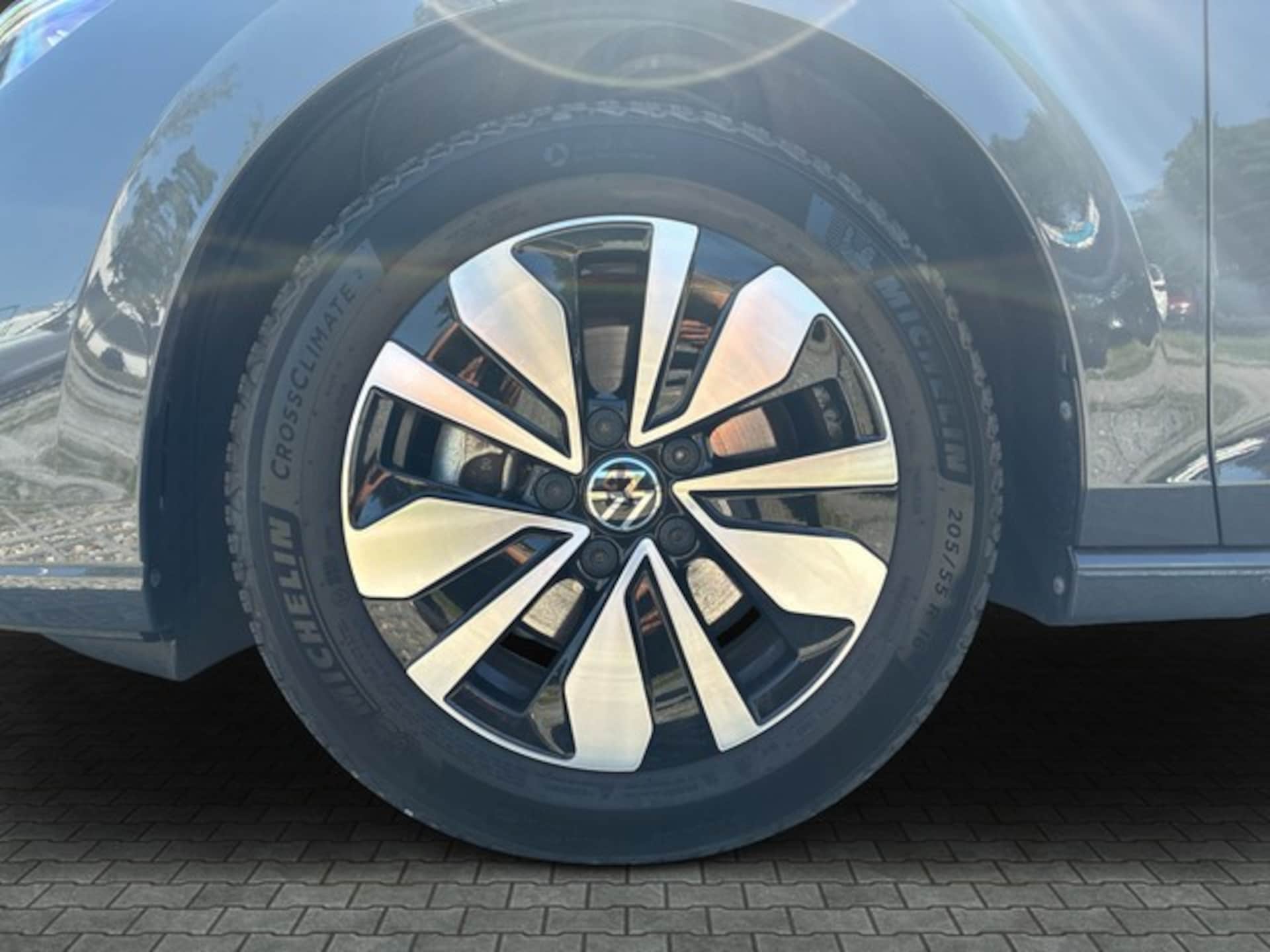 Volkswagen Golf Life