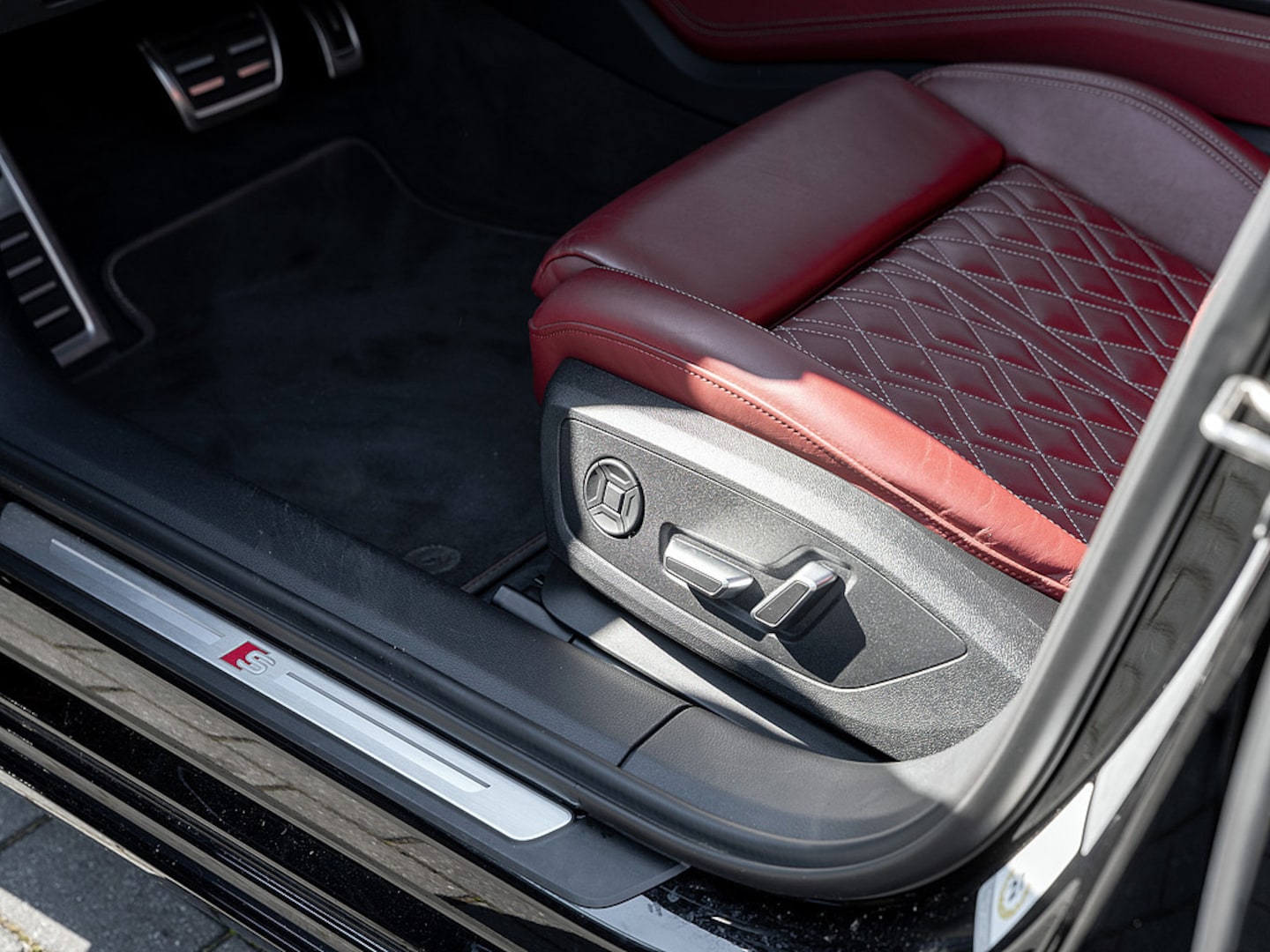 Bild über Audi S6 Avant TDI quattro tiptronic - für weitere Informationen kontaktieren Sie den Audi Partner