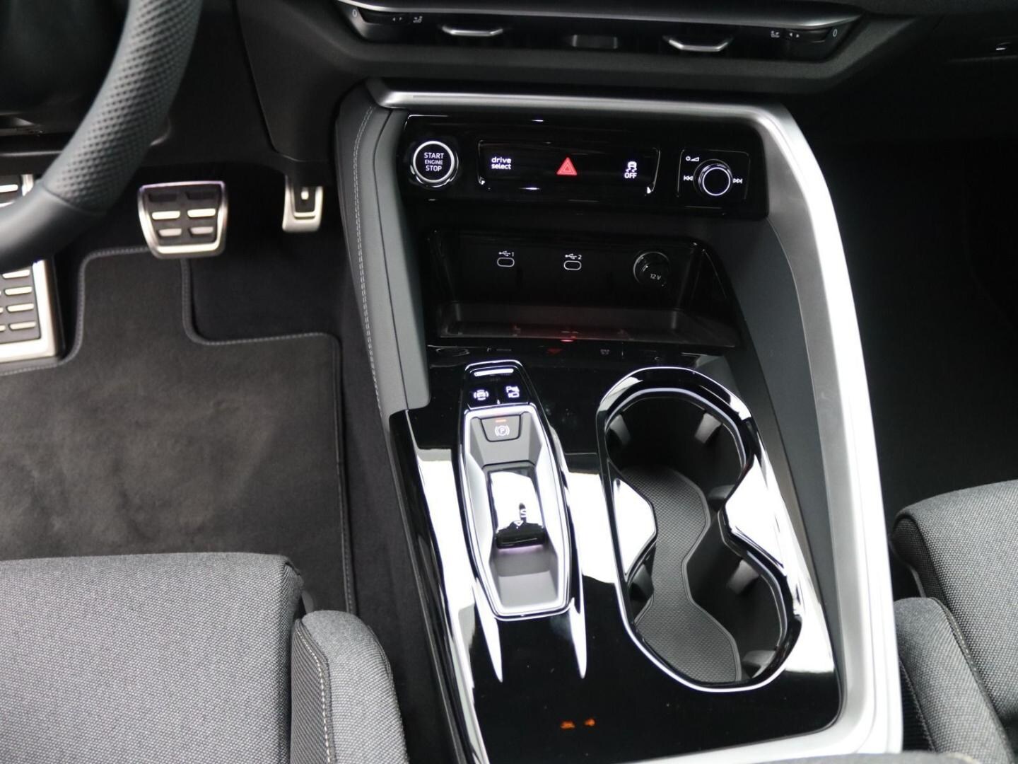 Bild über Audi Q5 SUV TDI quattro 150 kW S tronic - für weitere Informationen kontaktieren Sie den Audi Partner