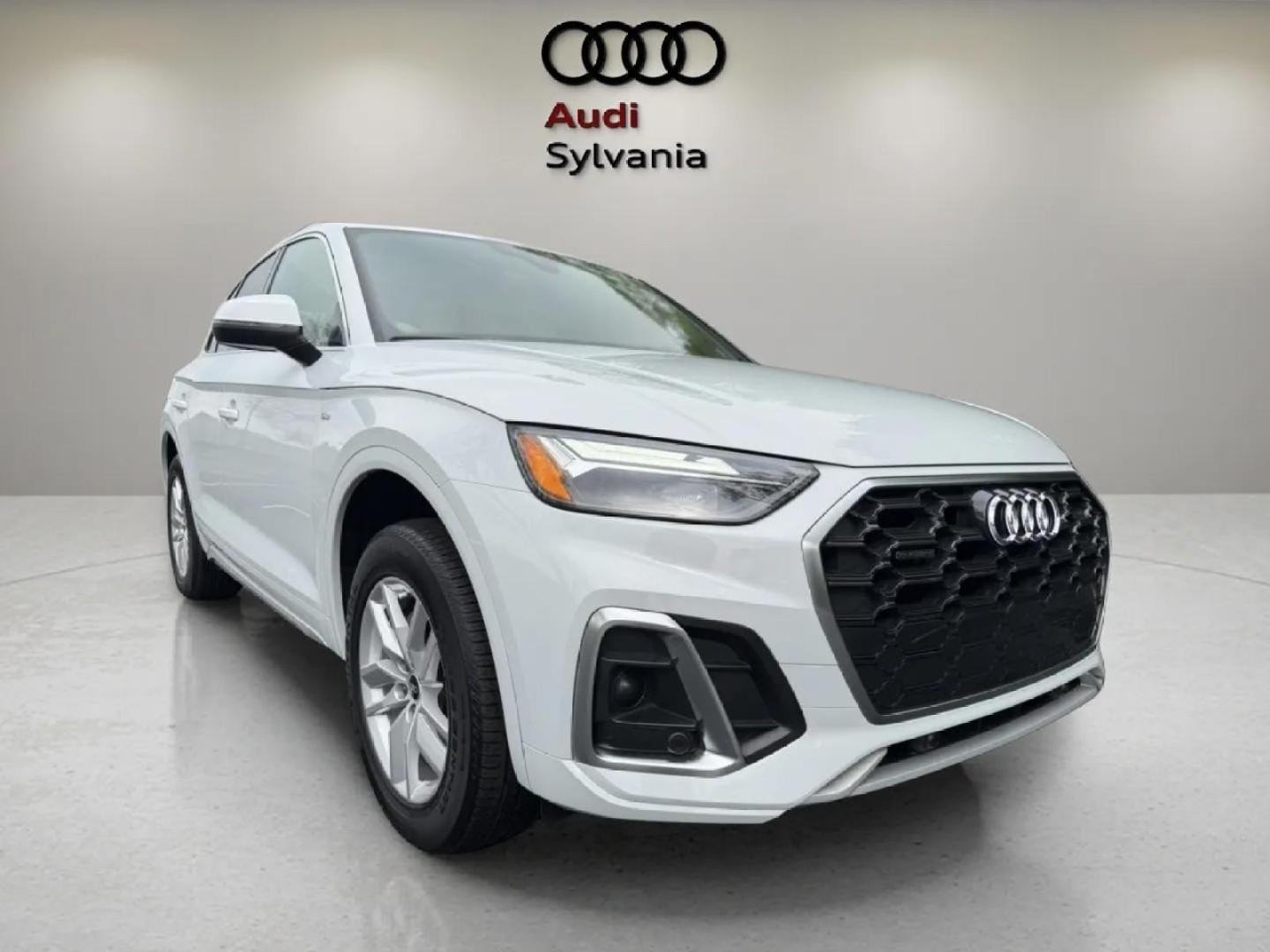 2023 Audi Q5 45 Premium's photo