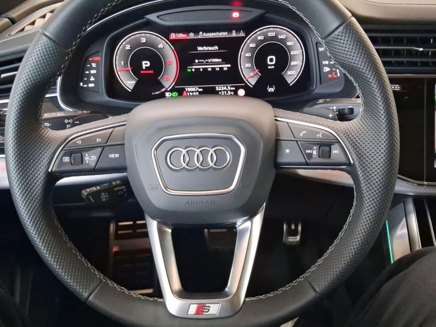 Bild über Audi Q8 SUV S line business TDI quattro 210 kW tiptronic - für weitere Informationen kontaktieren Sie den Audi Partner