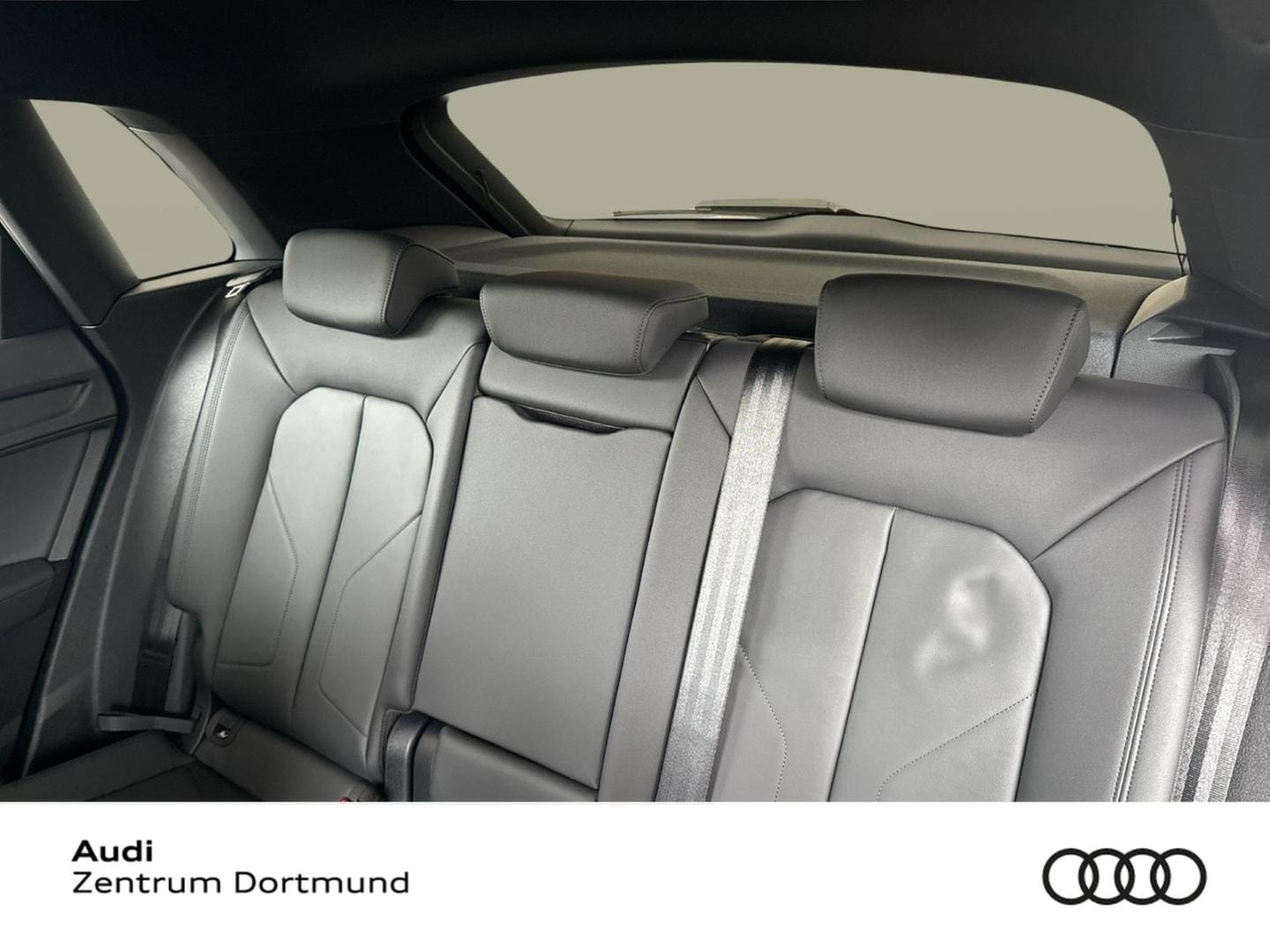 Bild über Audi Q3 TDI quattro 142 kW S tronic - für weitere Informationen kontaktieren Sie den Audi Partner