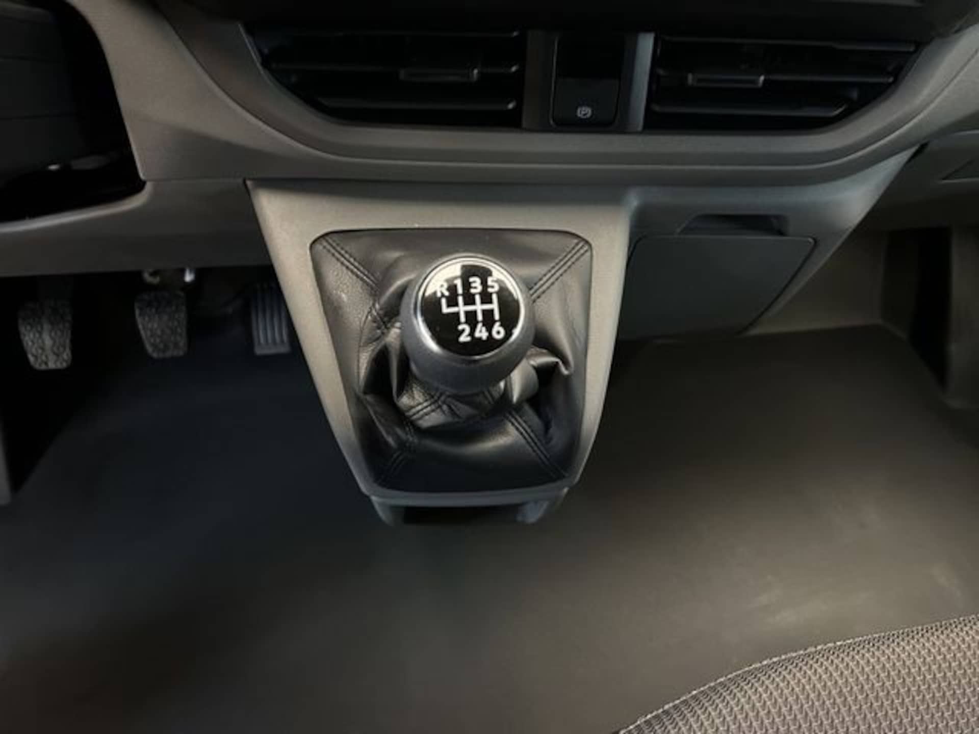 Volkswagen Transporter Kasten kurzer Radstand