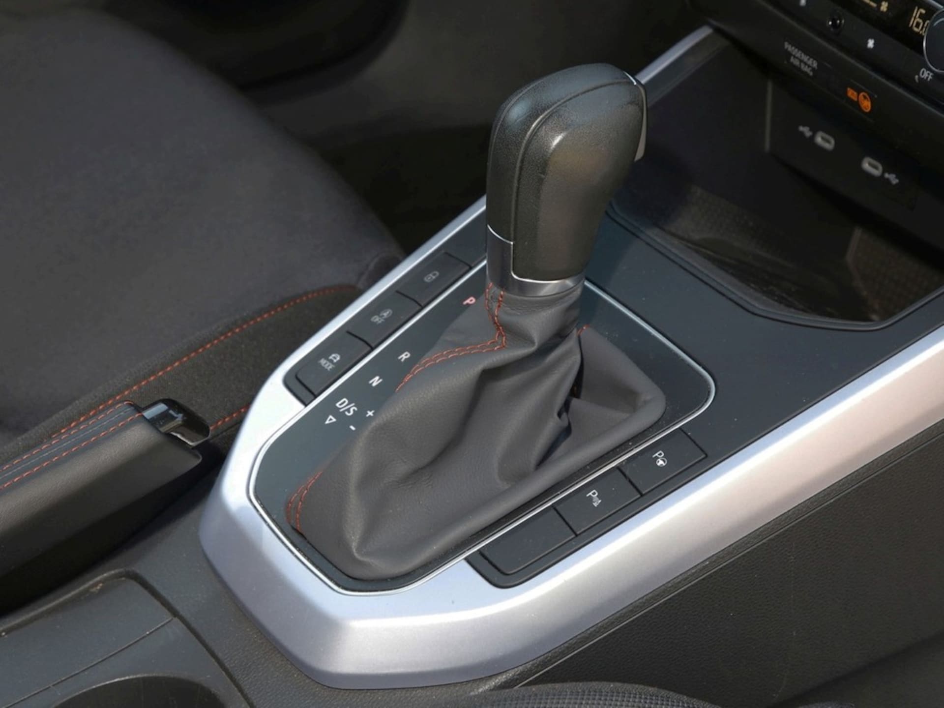 SEAT Arona FR