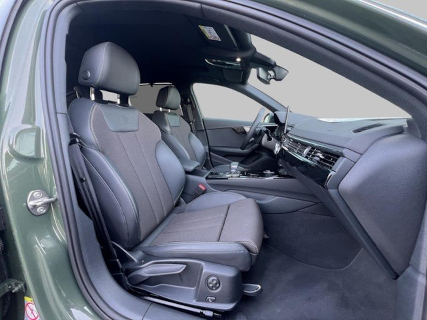 Bild über Audi A4 Avant S line 35 TFSI S tronic - für weitere Informationen kontaktieren Sie den Audi Partner