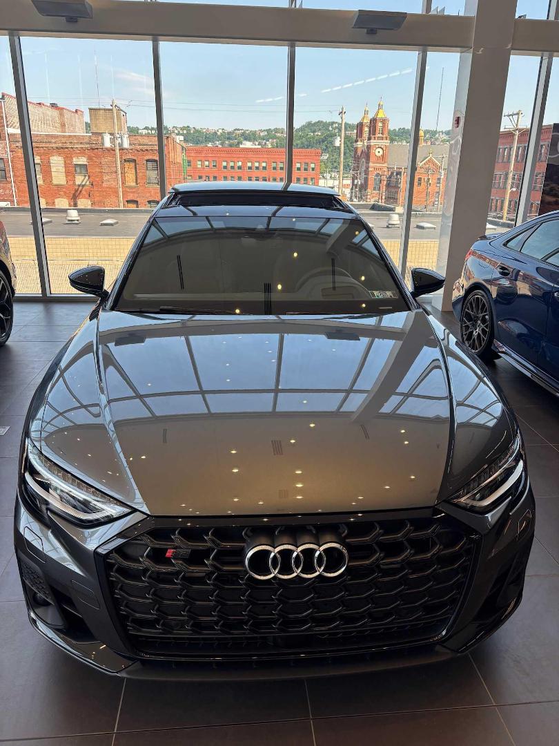 2025 Audi S8 4.0T quattro Tiptronic's photo