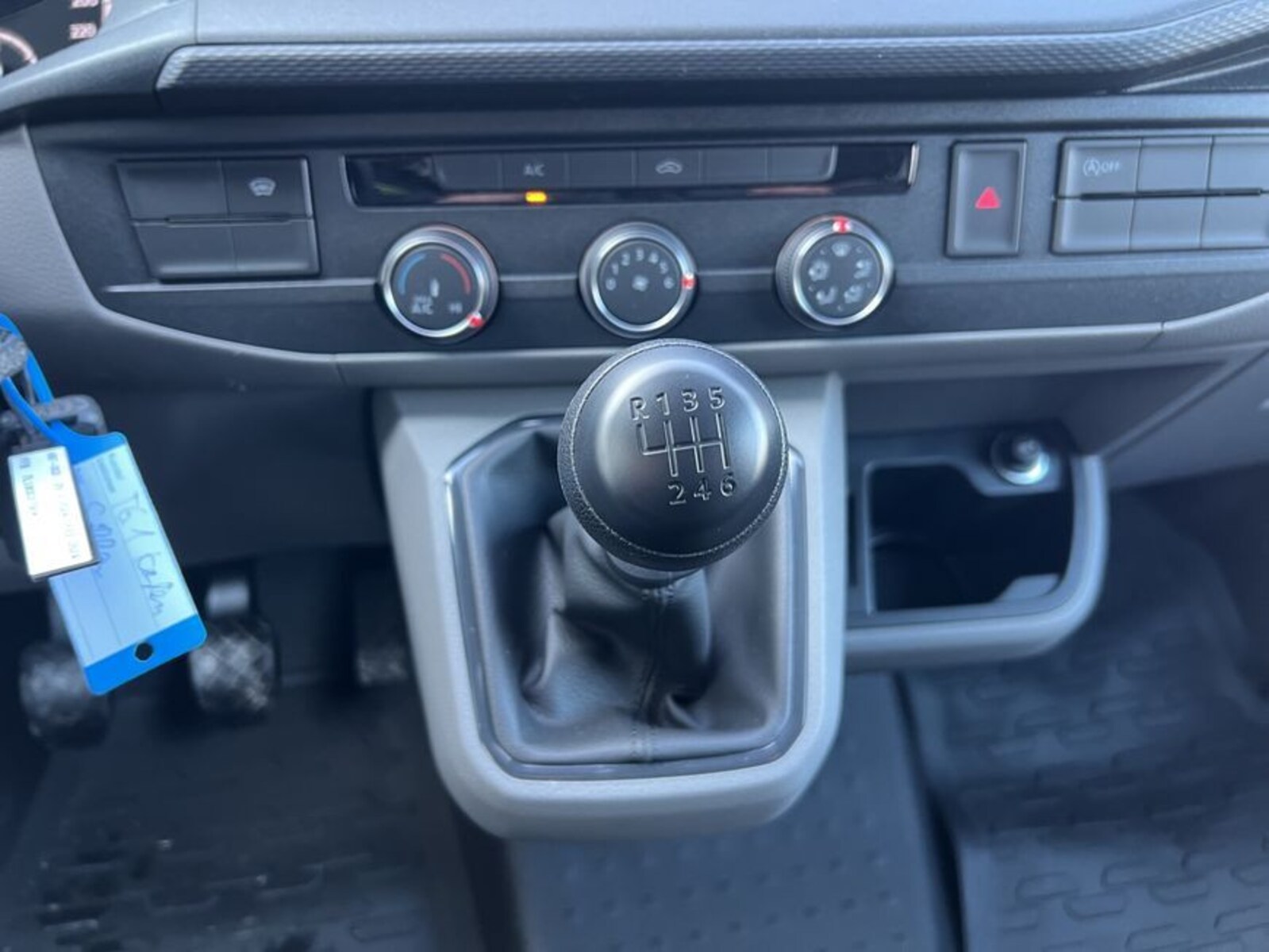 Volkswagen T6.1 Transporter Kasten kurzer Radstand – Bild 14