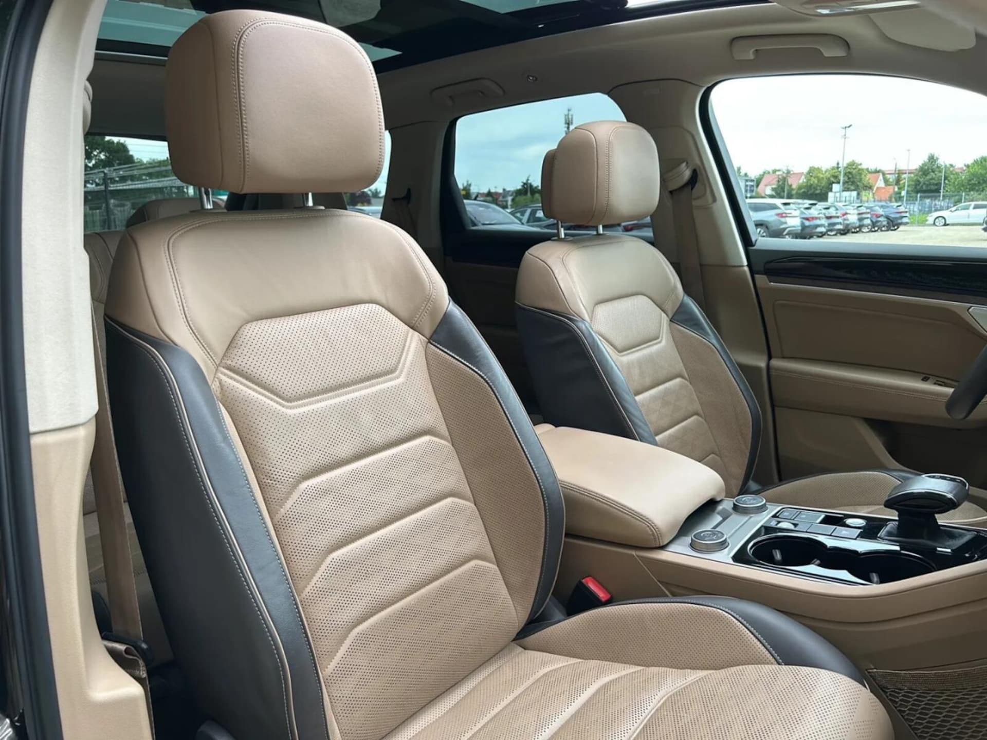 Volkswagen Touareg Model bazowy