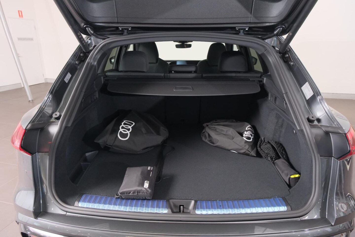 Image about Audi Q5 SUV e-hybrid quattro S tronic