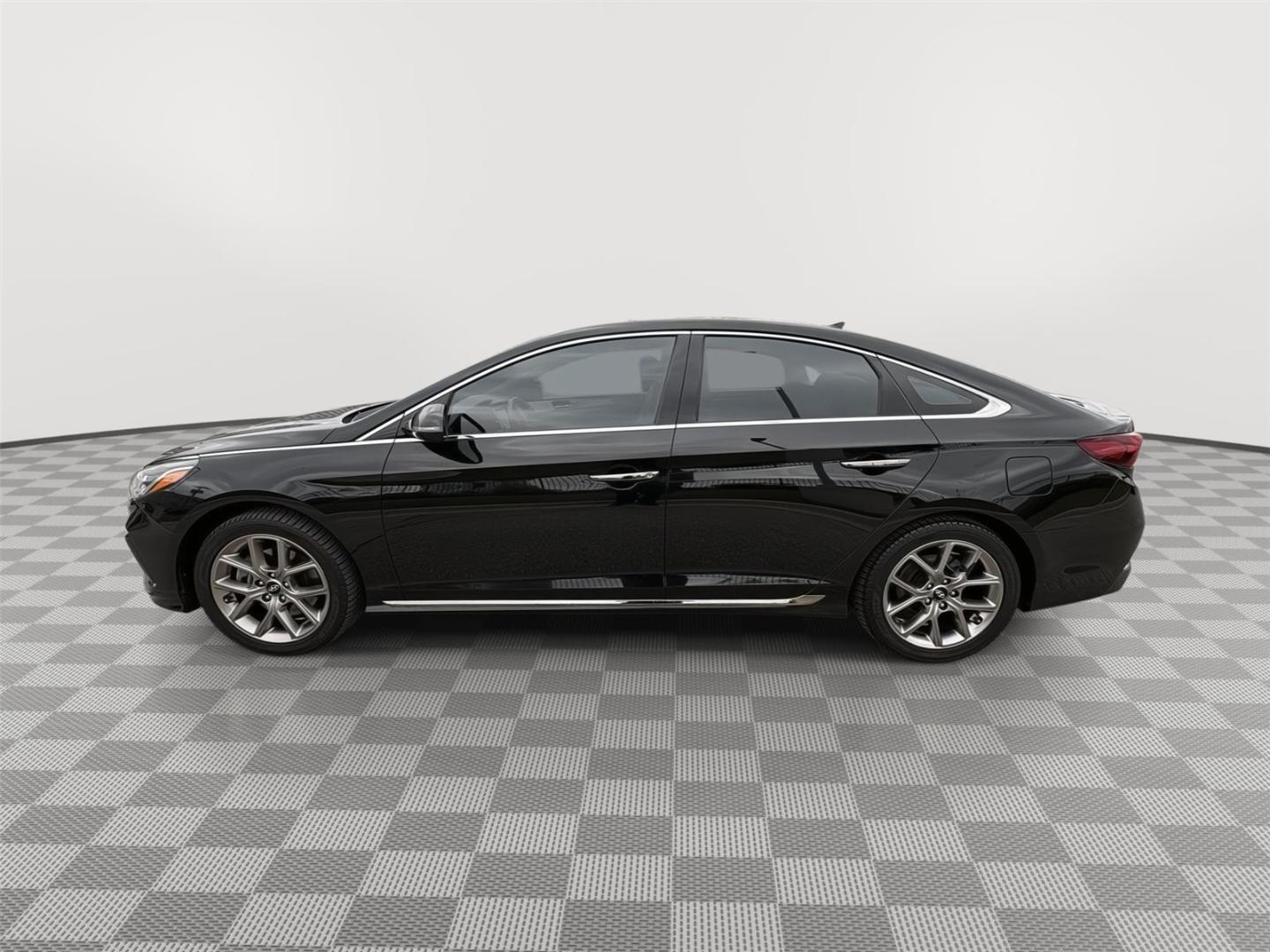 Used 2018 Hyundai Sonata Sport with VIN 5NPE34AB7JH621714 for sale in Kansas City