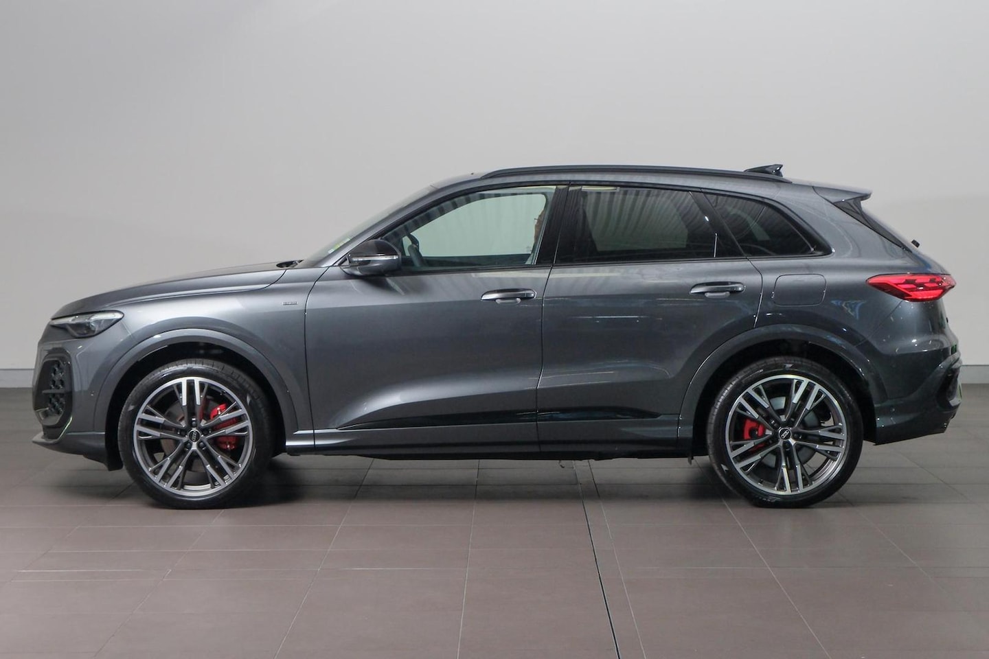 Image about Audi Q5 SUV e-hybrid quattro S tronic