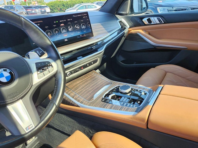 2023 BMW X7