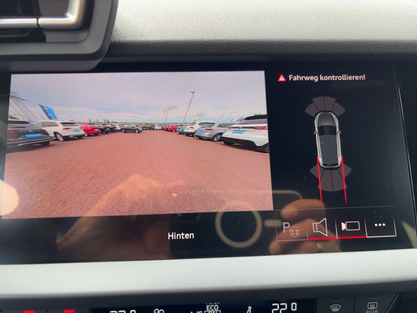Bild über Audi A3 allstreet TFSI quattro S tronic - für weitere Informationen kontaktieren Sie den Audi Partner