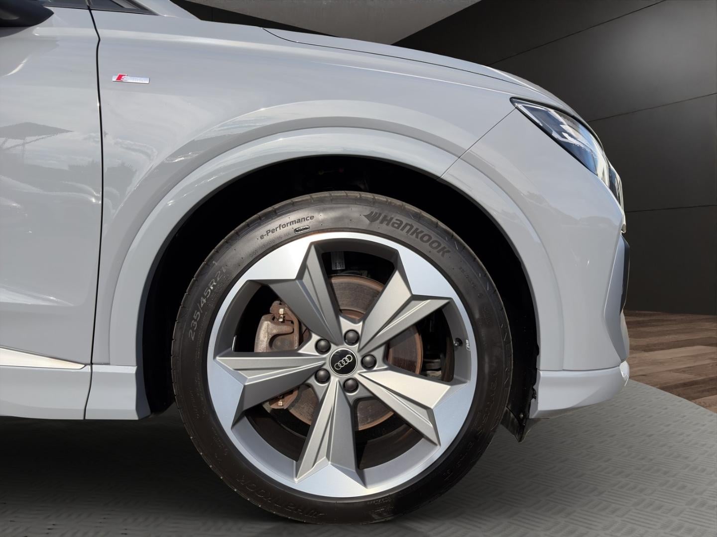 Bild über Audi Q4 Sportback e-tron 50 e-tron quattro - für weitere Informationen kontaktieren Sie den Audi Partner