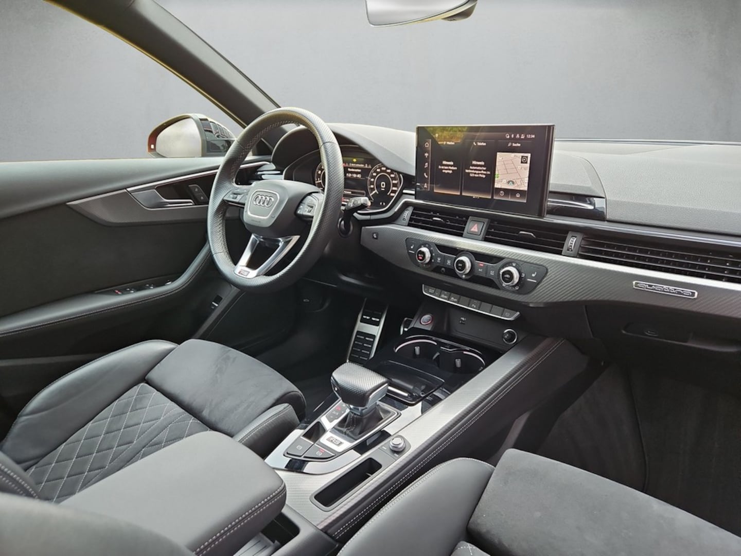 Bild über Audi RS 4 Avant TFSI quattro tiptronic - für weitere Informationen kontaktieren Sie den Audi Partner