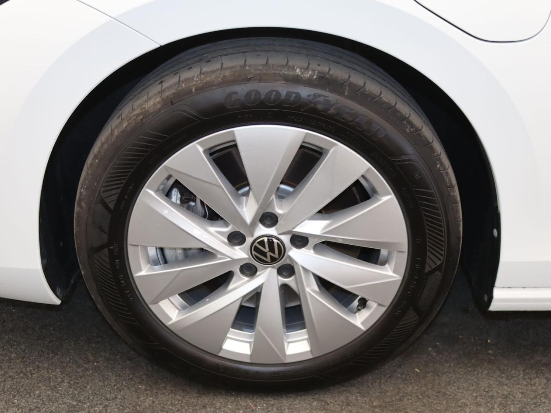 Volkswagen Passat Basis-Modell