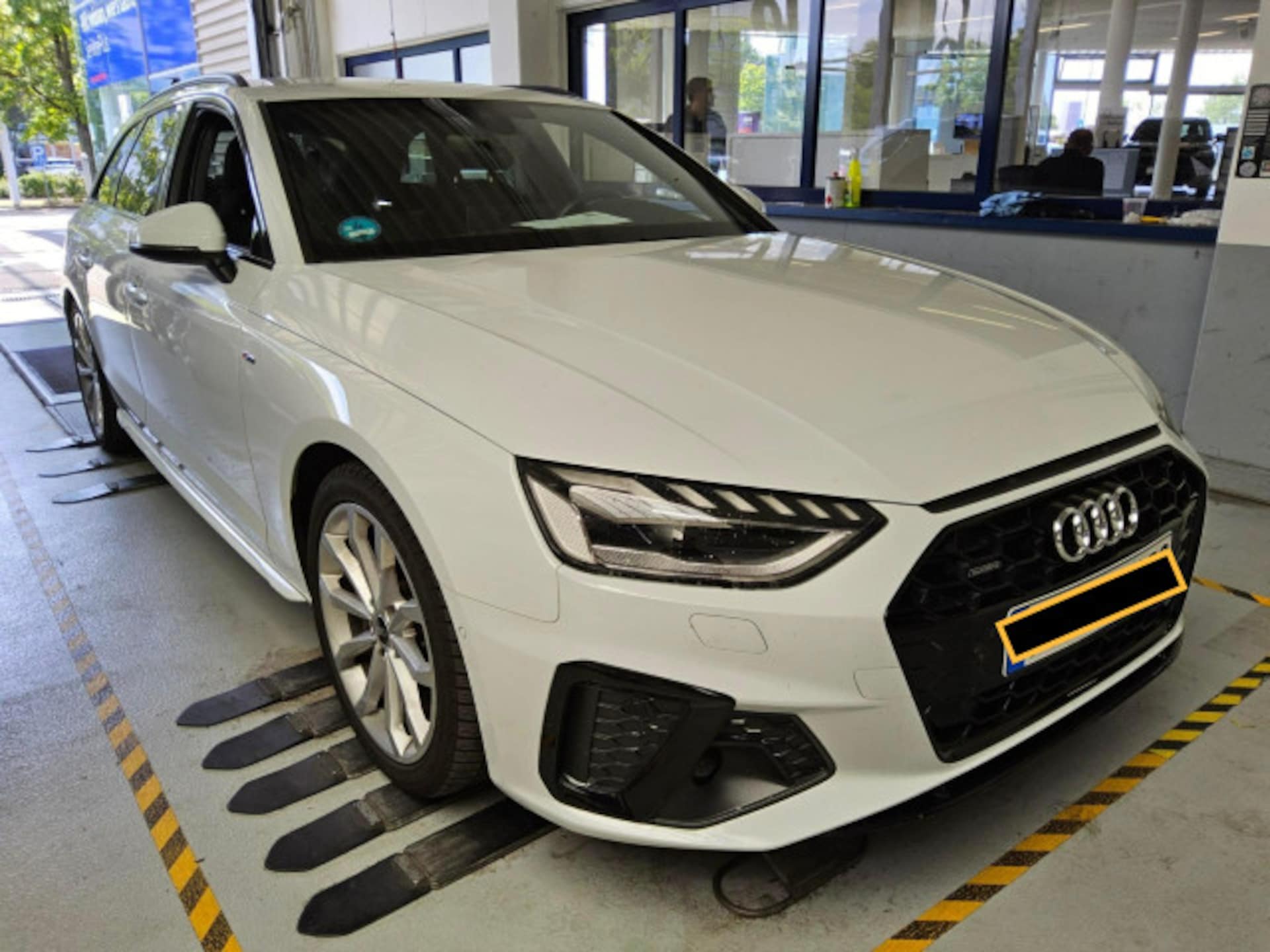 Audi A4 Avant S line
