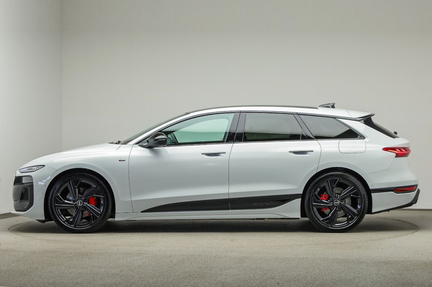 Bild über Audi A6 Avant e-tron e-tron performance - für weitere Informationen kontaktieren Sie den Audi Partner