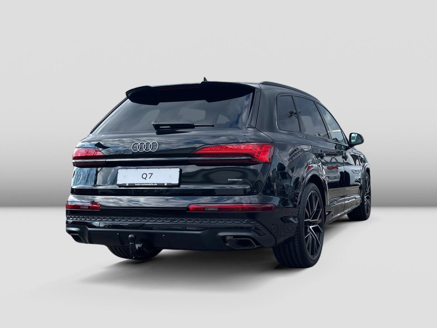 Image about Audi Q7 SUV TFSI e S line 55 TFSI e quattro tiptronic