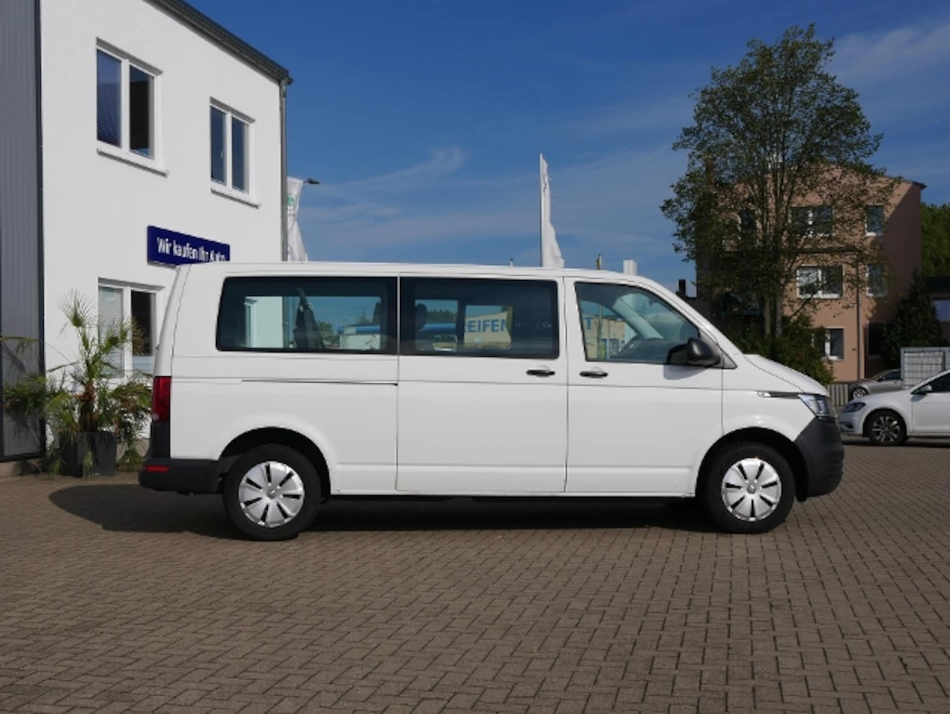 Volkswagen T6.1 Transporter Kombi langer Radstand