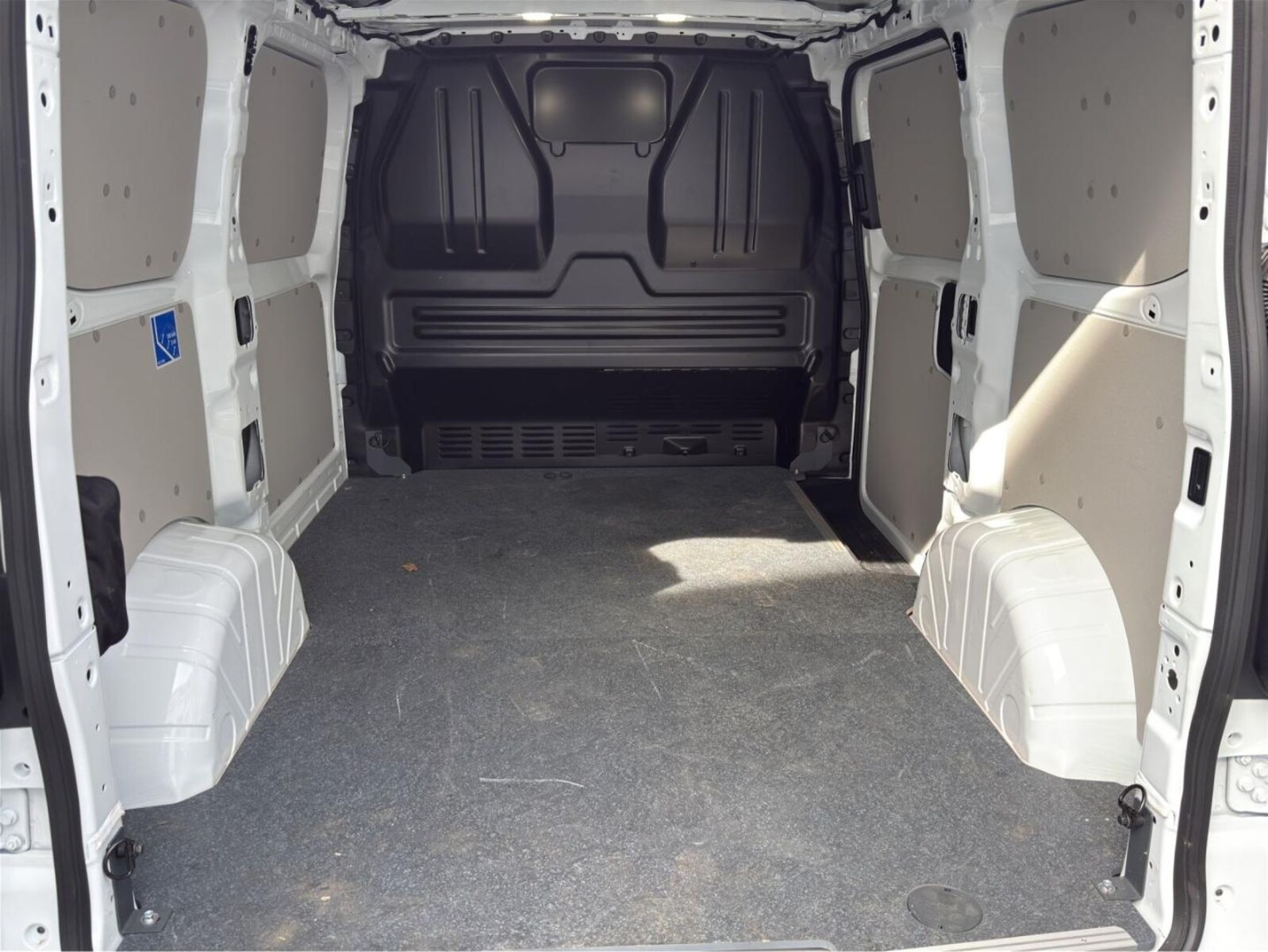 Volkswagen Transporter Kasten kurzer Radstand – Bild 16