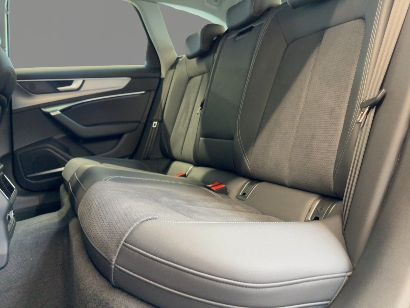 Bild über Audi S6 Avant TDI quattro tiptronic - für weitere Informationen kontaktieren Sie den Audi Partner