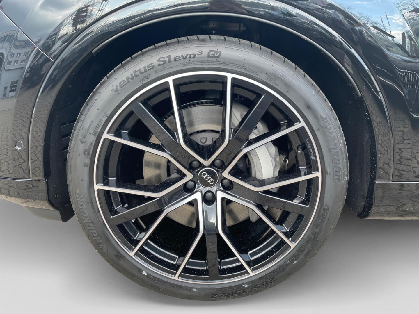 Image about Audi Q7 SUV TFSI e S line 55 TFSI e quattro tiptronic
