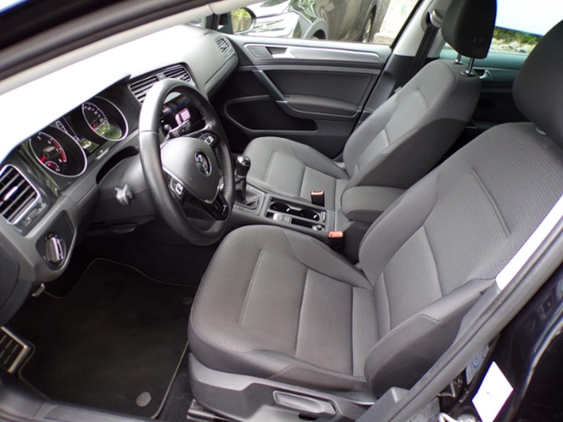Volkswagen Golf R-Line