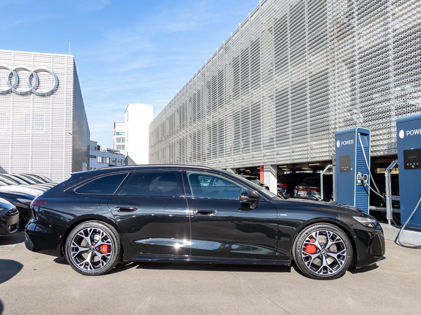 Bild über Audi A6 Avant e-hybrid e-hybrid quattro 270 kW S tronic - für weitere Informationen kontaktieren Sie den Audi Partner