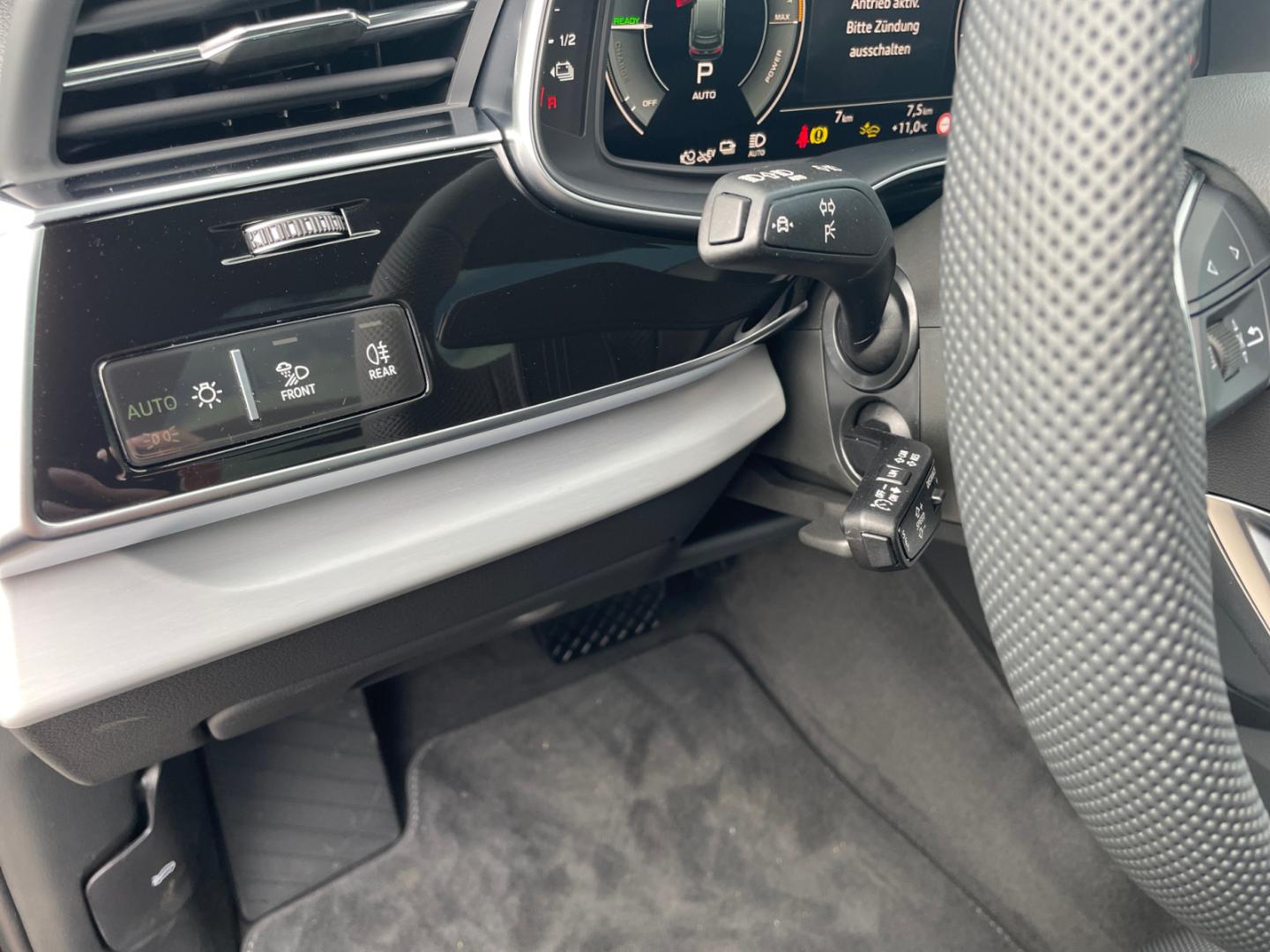 Image about Audi Q7 SUV TFSI e S line 55 TFSI e quattro tiptronic