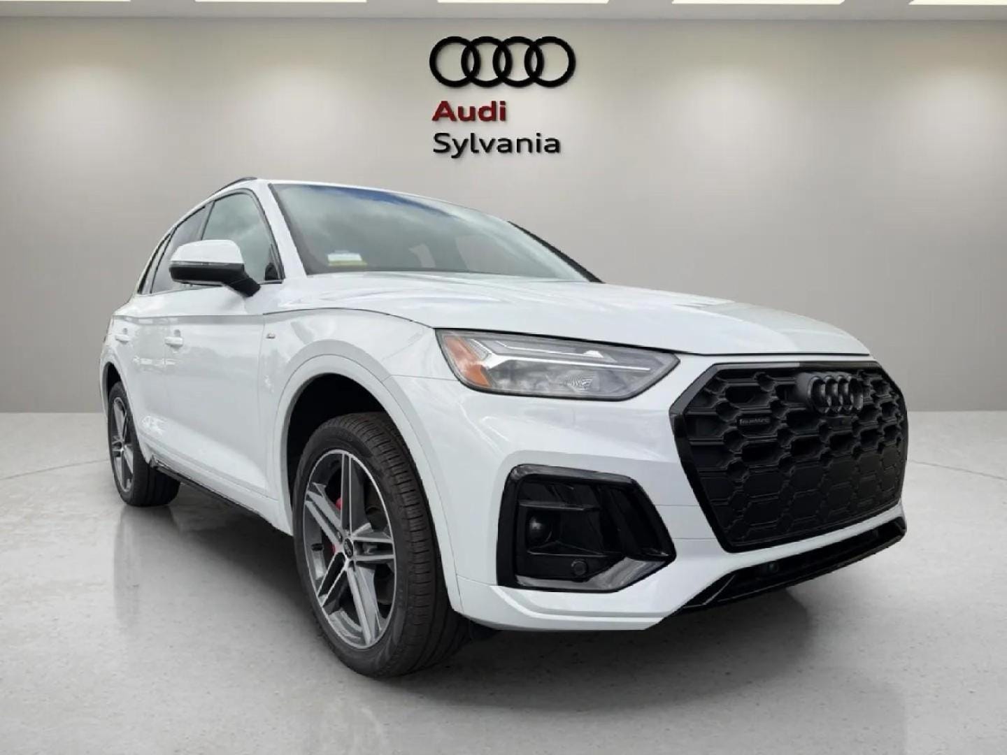 2025 Audi Q5 55 e Premium Plus's photo