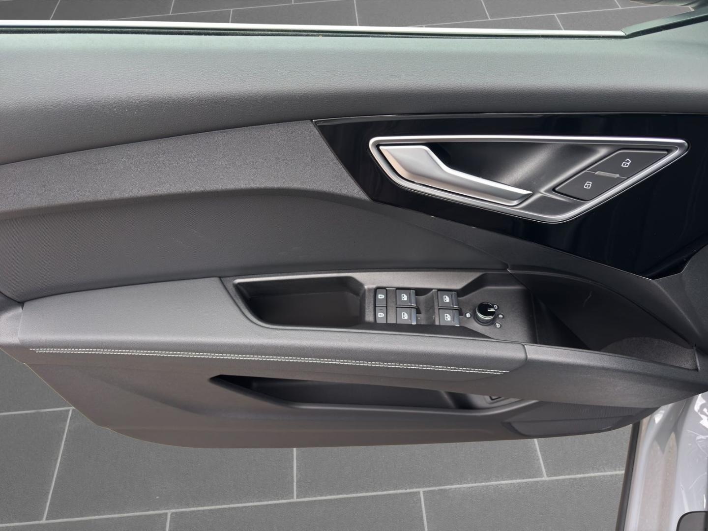 Bild über Audi Q4 e-tron 40 e-tron - für weitere Informationen kontaktieren Sie den Audi Partner