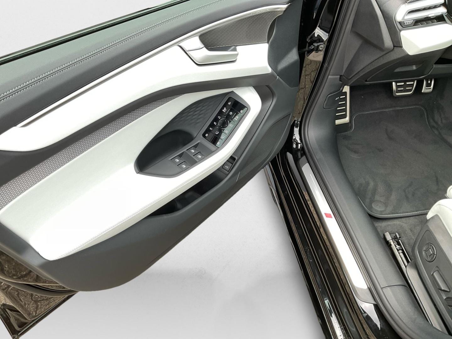 Bild über Audi A6 Limousine e-hybrid e-hybrid quattro 270 kW S tronic - für weitere Informationen kontaktieren Sie den Audi Partner