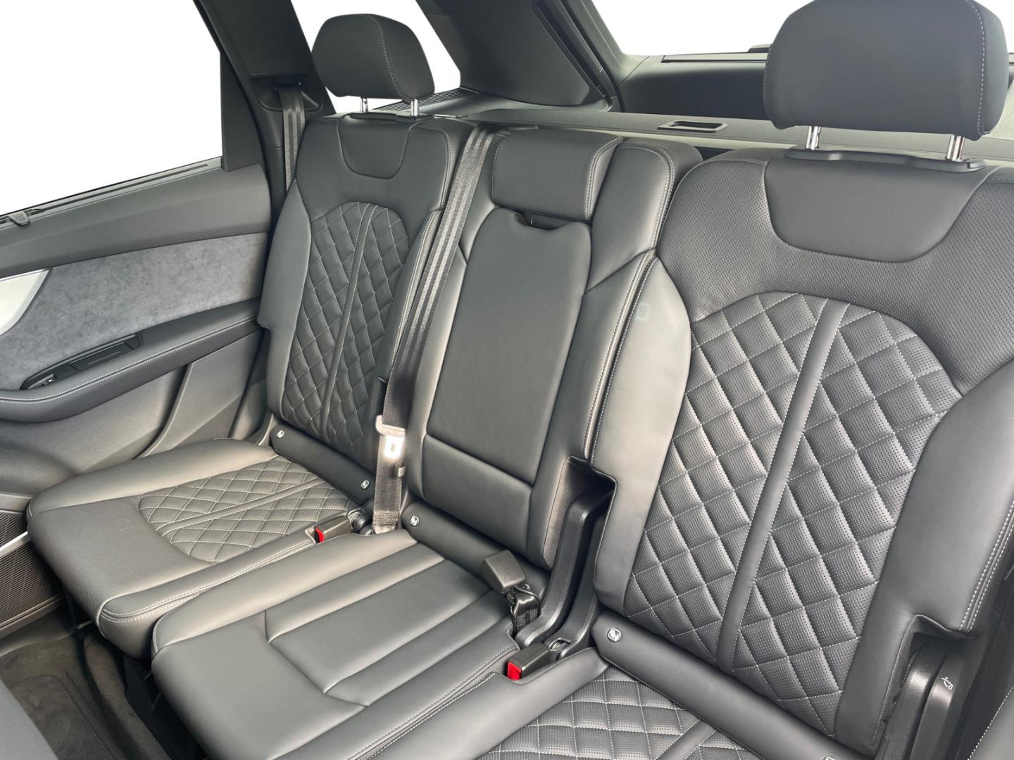 Image about Audi Q7 SUV TFSI e S line 55 TFSI e quattro tiptronic