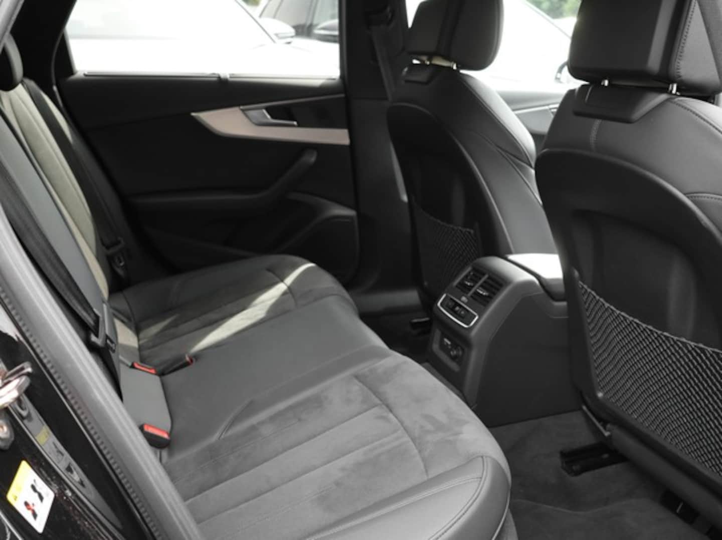 Bild über Audi A4 Avant advanced 35 TDI S tronic - für weitere Informationen kontaktieren Sie den Audi Partner